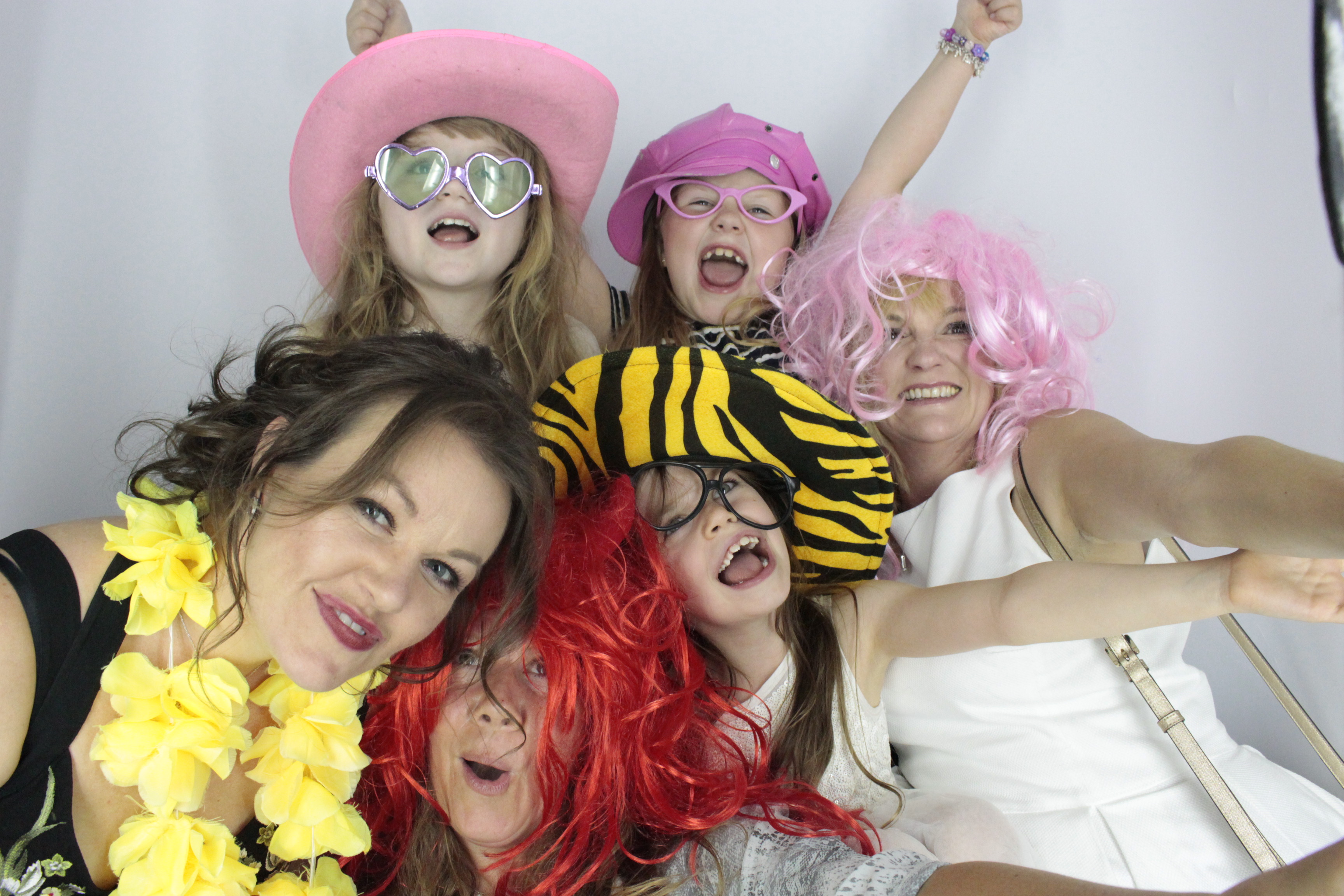 Nadine 40th Birthday  | View more photos from the event at gallery.myphotoboothexperience.co.uk/u/MyPhotoBoothExperienceLtd/Nadine-40th-Birthday